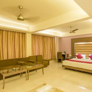 Palette Hotel Nisarga By Sunday